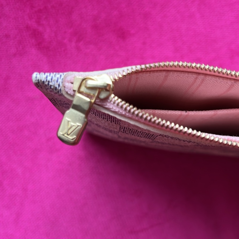 Authentic LV pouchette rose  ballerine interior - Picture 7 of 9